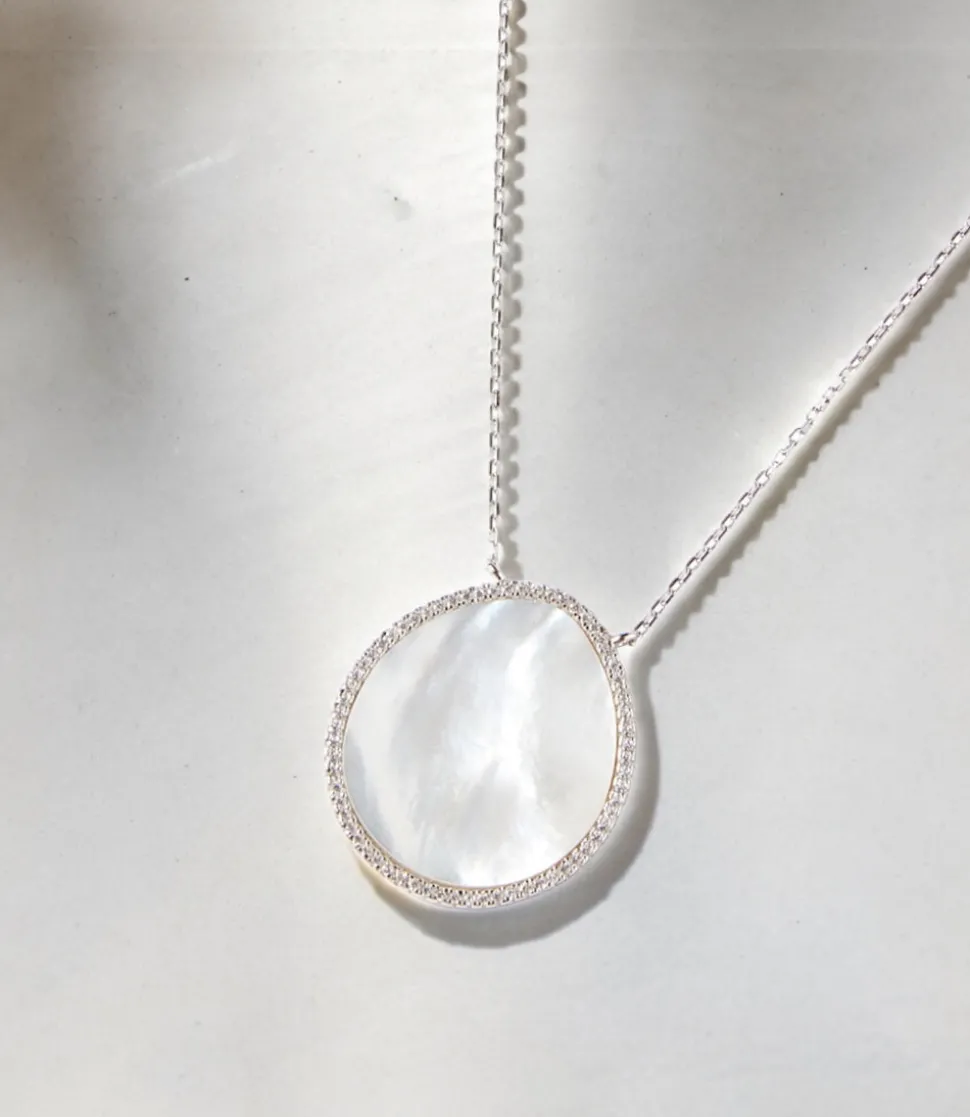 Mother of Pearl Oval Pendant Necklace