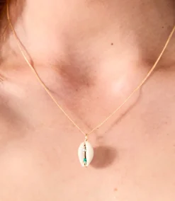 Shell Pendant Necklace